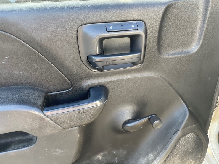 #1007-•-2017-chevy-3500-diesel-utility-truck,-(has-title)-image-28