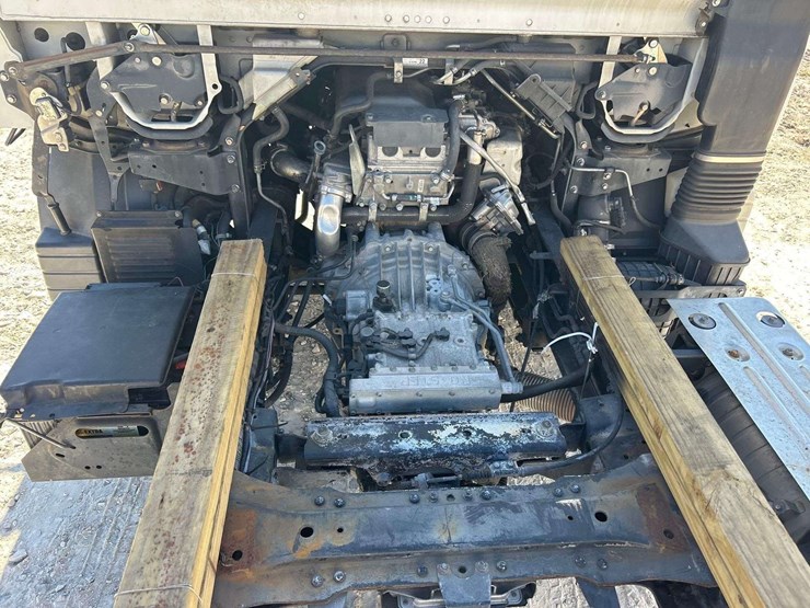 2016-mitsubishi-fuso-fec52s-image-12