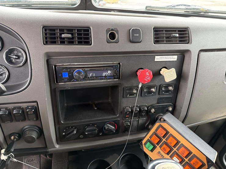 peterbilt-337-image-32