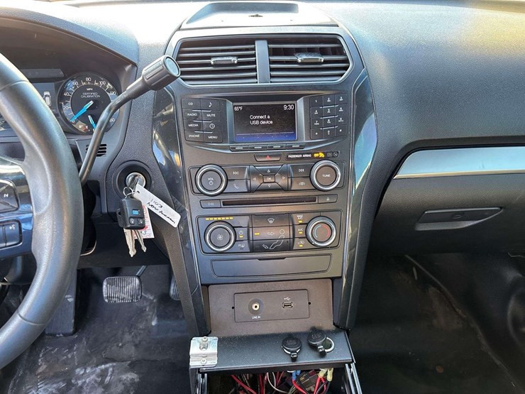 2018-ford-explorer-image-17