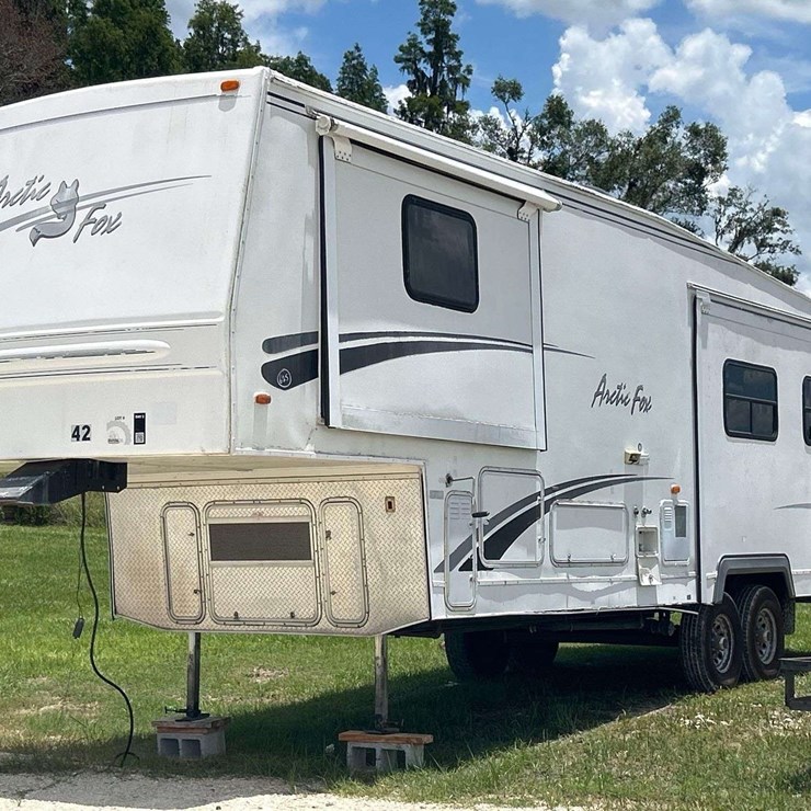 2005 Northwood Artic Fox 29V T/A 34ft. 5th Wheel Travel Trailer