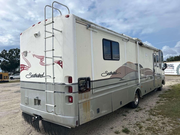 1999-southwind-fleetwood-34n-34ft-class-a-motorhome-image-3