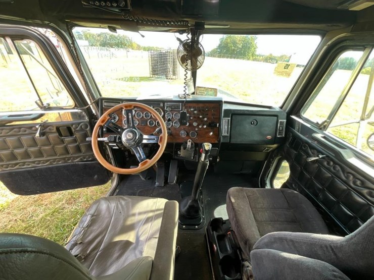 1998-peterbilt-379-image-40