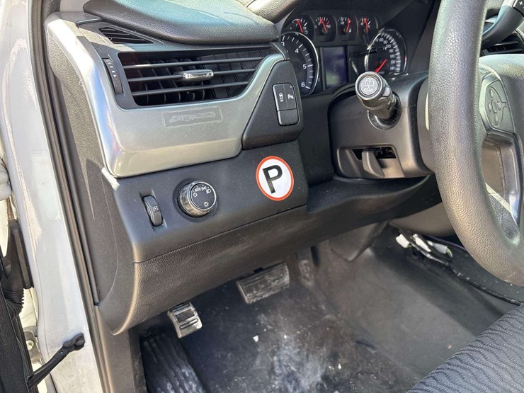 2016-chevrolet-tahoe-image-14