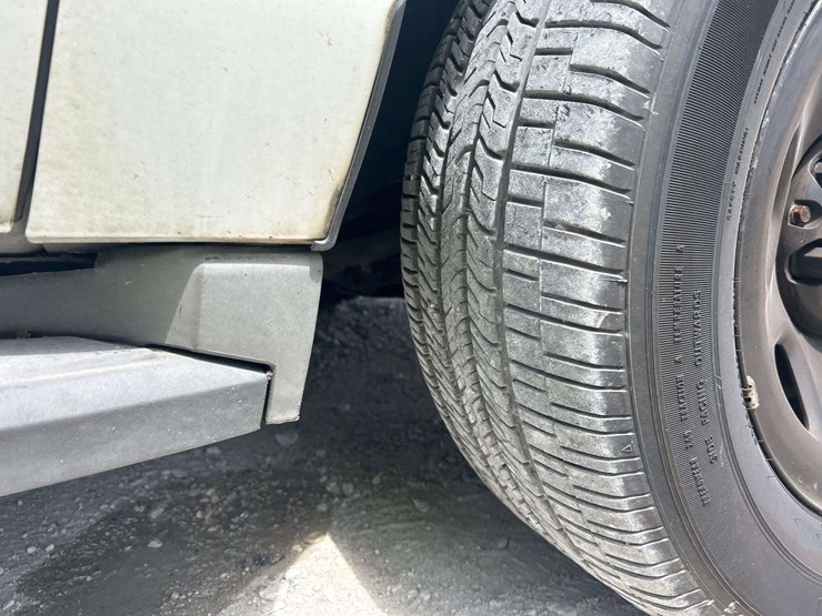 2016-chevrolet-tahoe-image-21