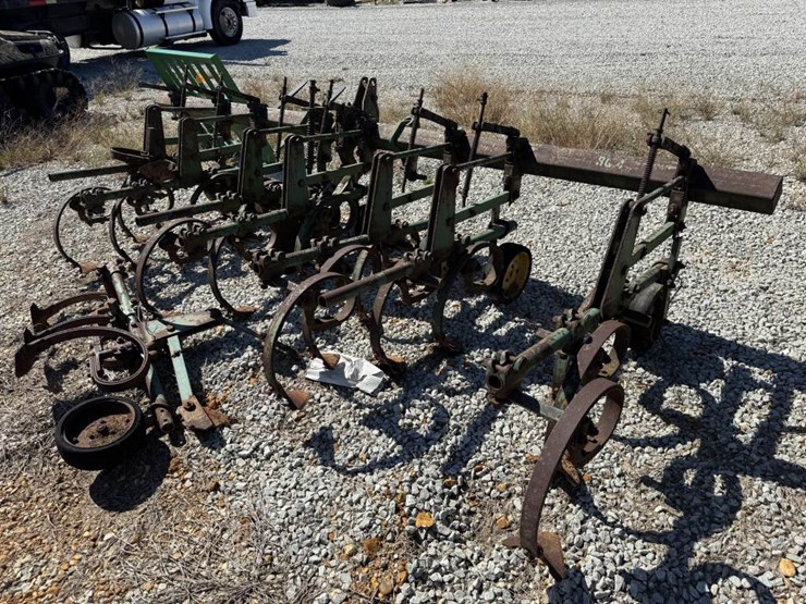 #12475-•-4-row-cultivator-image-3