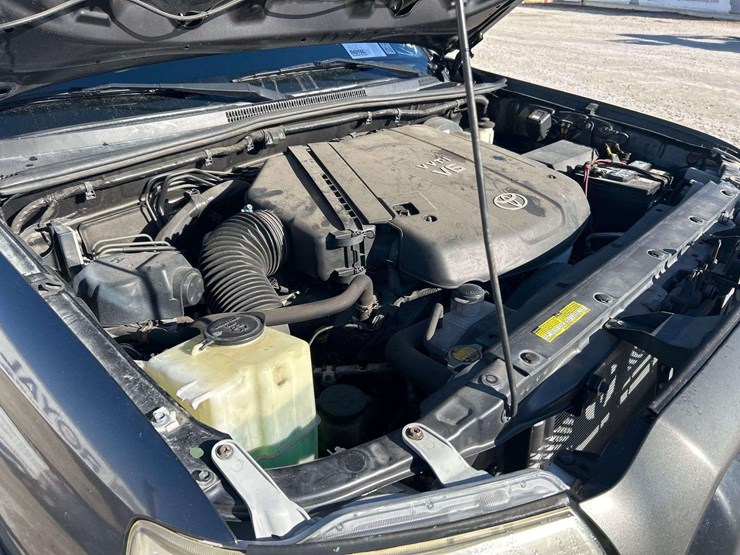 2013-toyota-tacoma-image-8