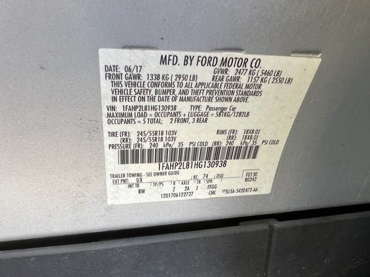 2017-ford-taurus-sedan-image-10