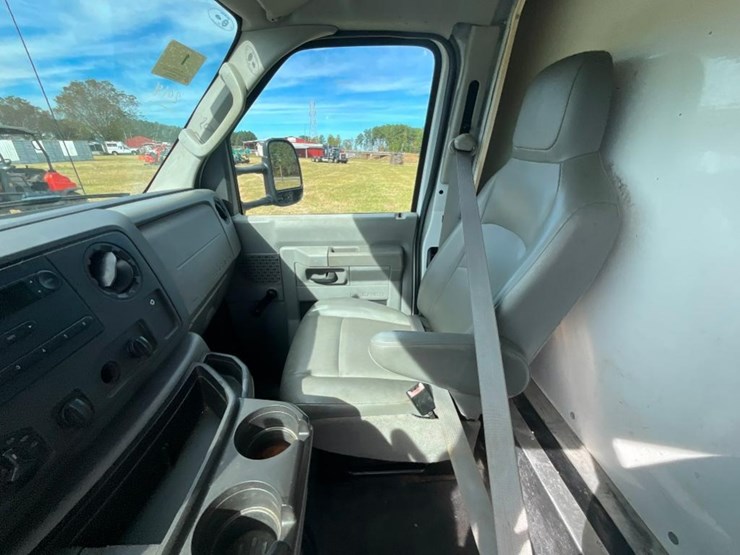 2014-ford-e350-image-34