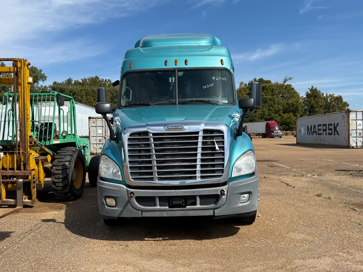 2015-freightliner-cascadia-113-image-3