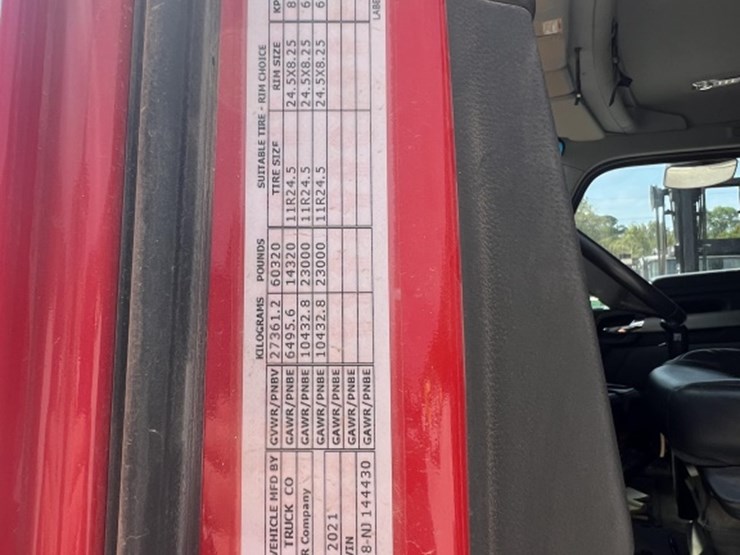 2022-kenworth-w990-image-10