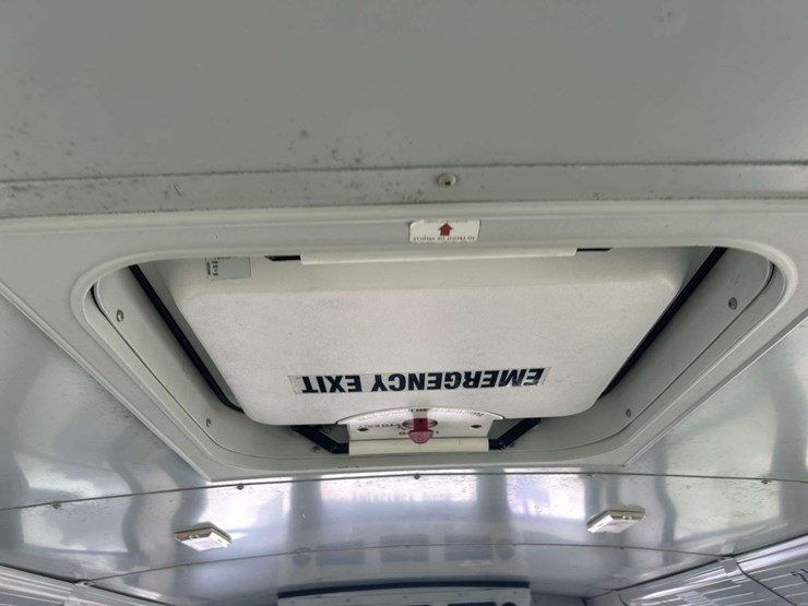 2009-freightliner-b2-image-19