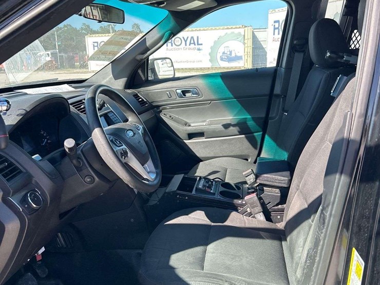 2015-ford-explorer-image-12