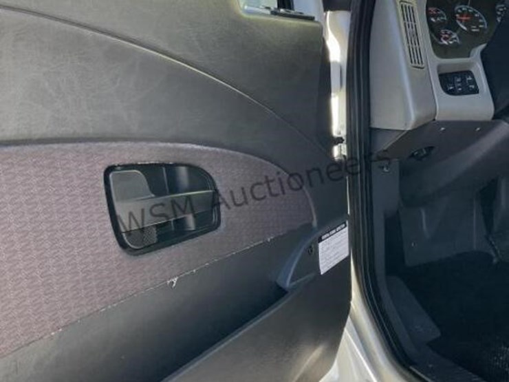 2014-international-4300lp-spray-truck-image-35