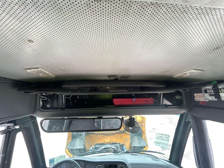 2007-freightliner-b2-image-17