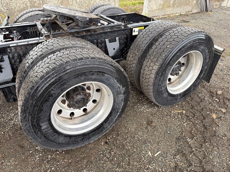 2019-mack-anthem-64t-image-7