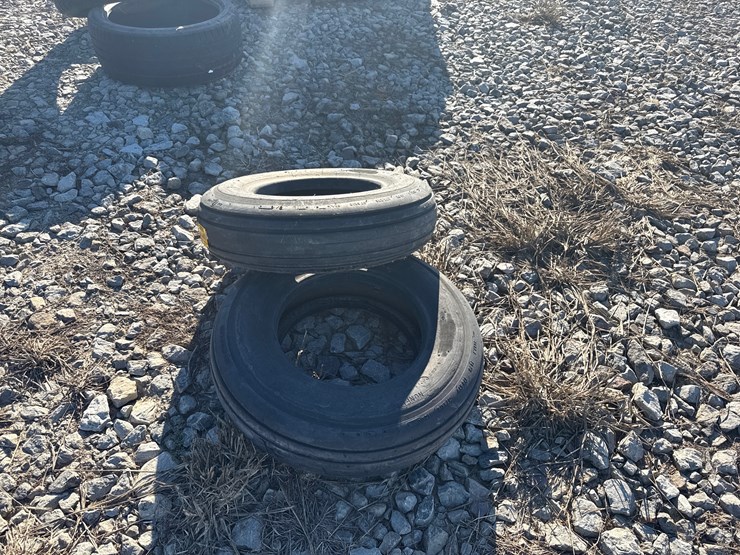 #2801-•-lot-of-(2)-28x7.7-tires-inv#-2801-image-4