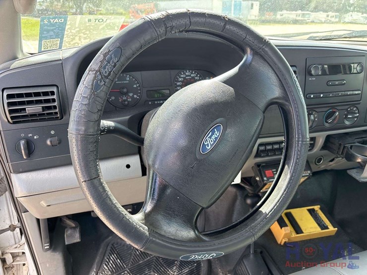 2007-ford-f-450-4x4-cab-and-chassis-truck-image-11