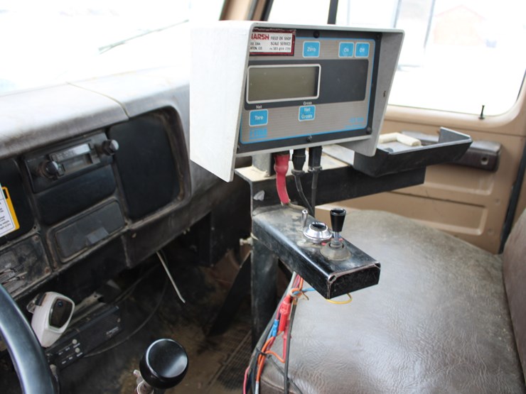 1982-international-s1700-image-37