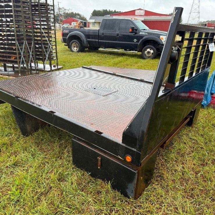 8'6" FLATBED W/GN HITCH