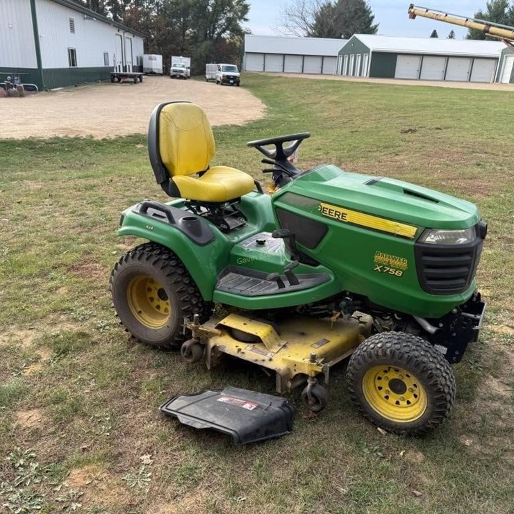 JOHN DEERE X758