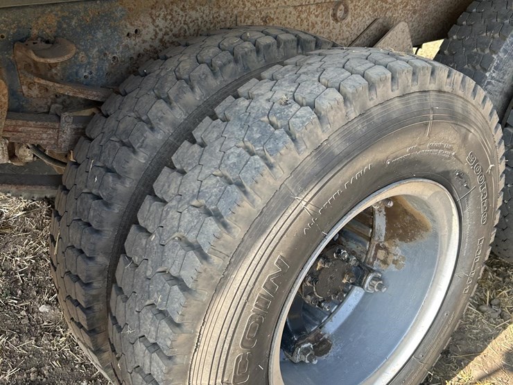 1982-international-s1700-image-14