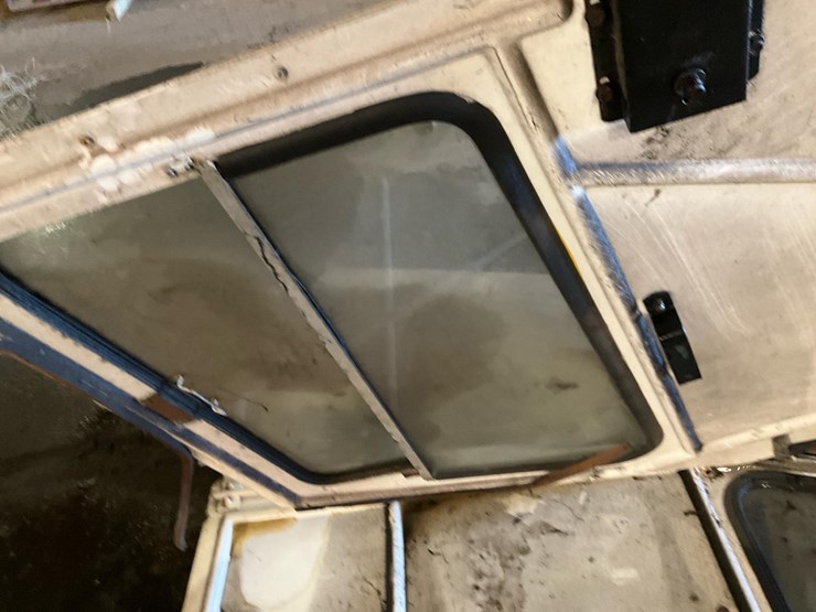 #186-•-forklift-doors-and-light-bulbs-image-5