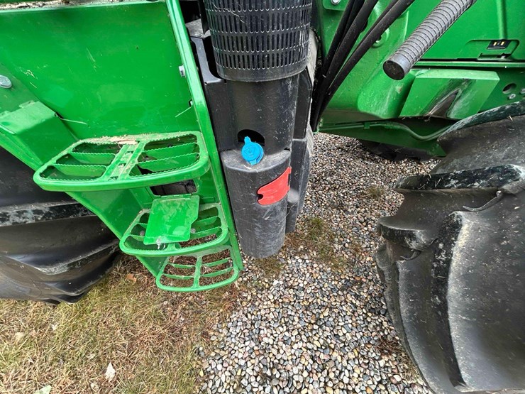 2013-john-deere-6150r-image-18