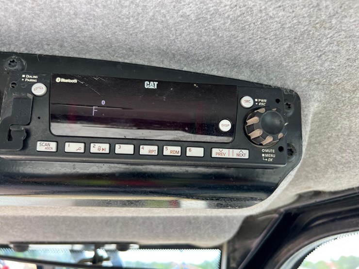 2021-caterpillar-d4-image-39