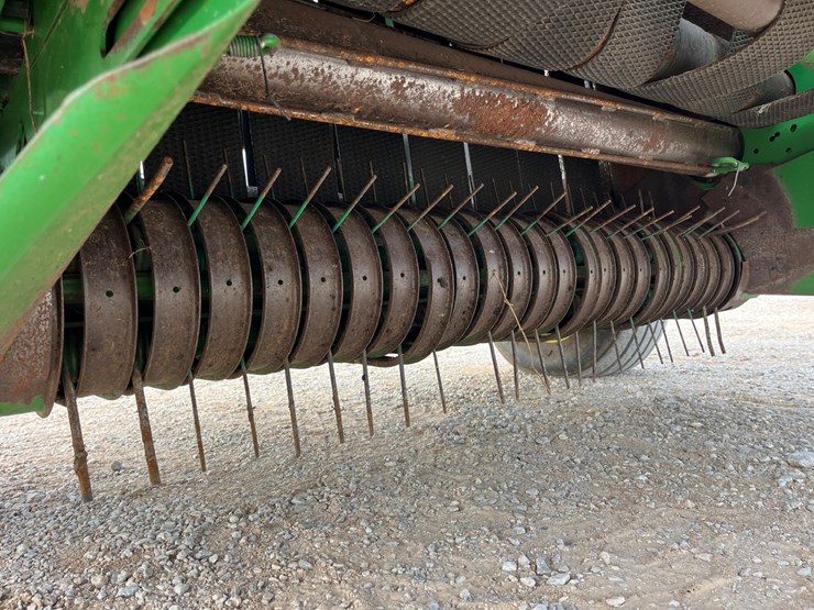 2000-john-deere-567-image-5