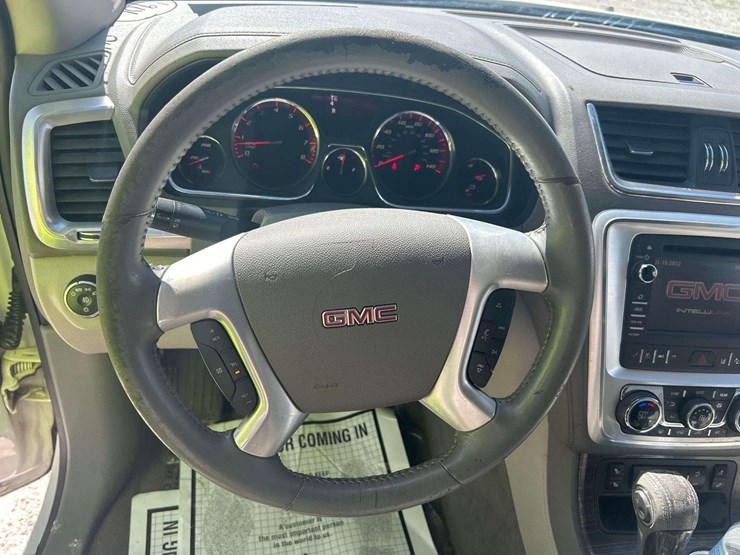 2015-gmc-acadia-image-11