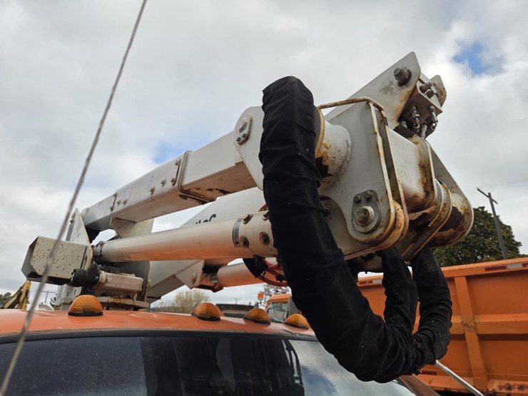 2005-ford-f550-xl-image-36