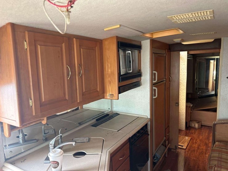 1999-southwind-fleetwood-34n-34ft-class-a-motorhome-image-11