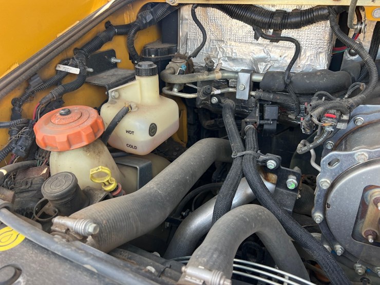 2020-deere-317g-image-19