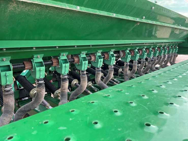 2018-great-plains-3s3000hd-image-19