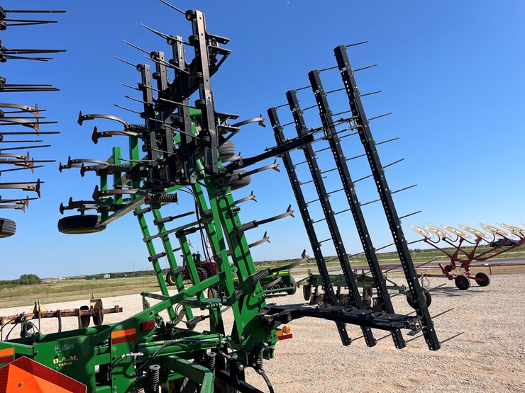 2013-john-deere-2210-image-15