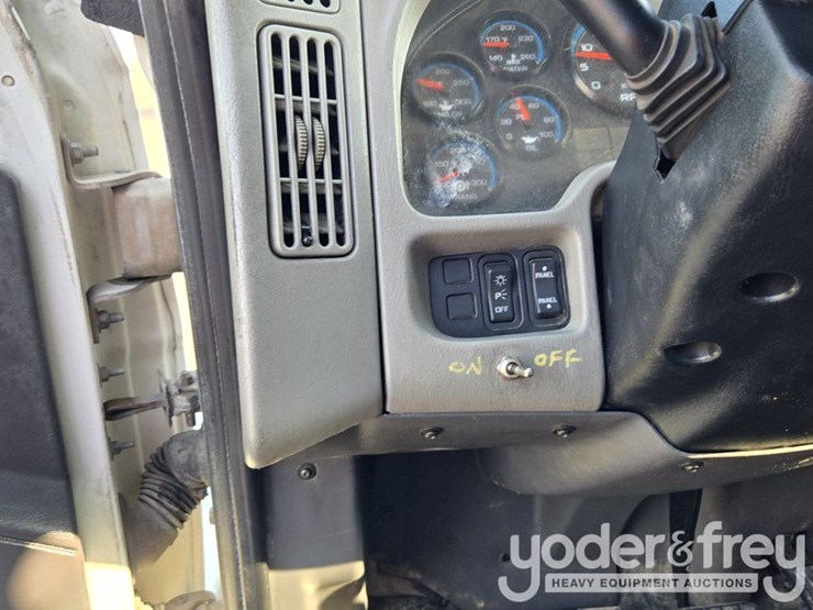 2009-international-7300-image-45