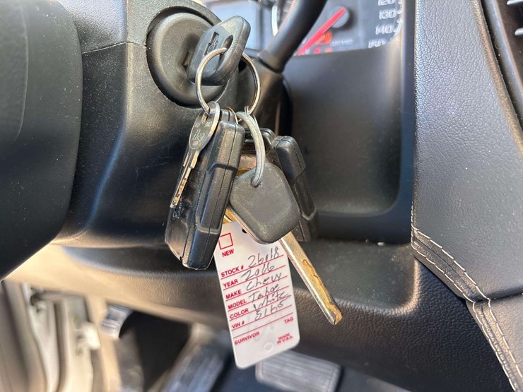 2016-chevrolet-tahoe-image-28