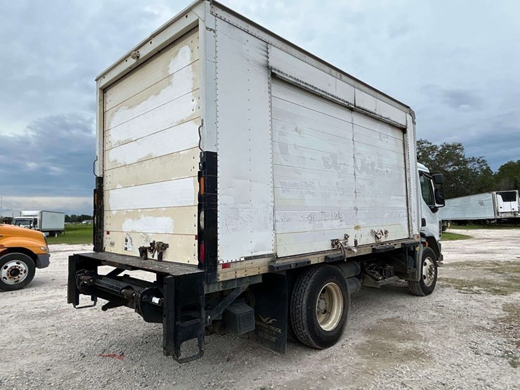 2017-peterbilt-220-image-3