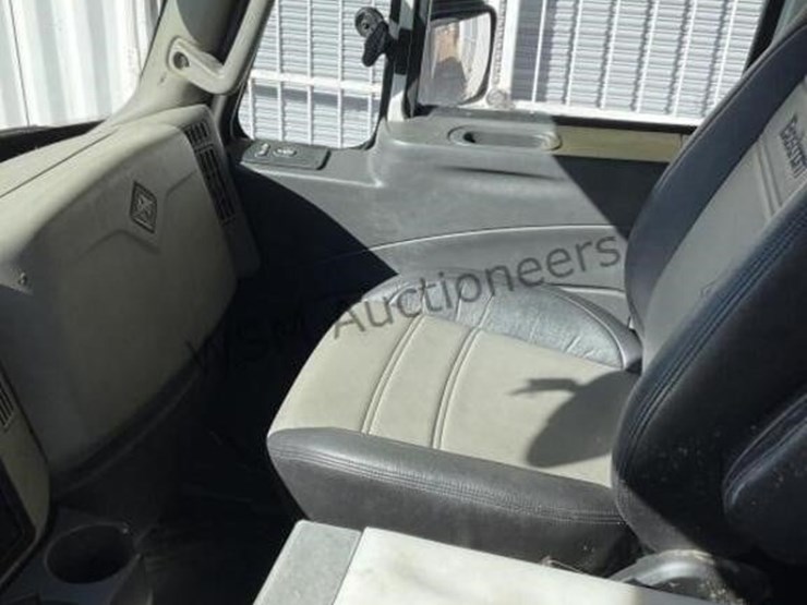 2015-international-7400-image-29