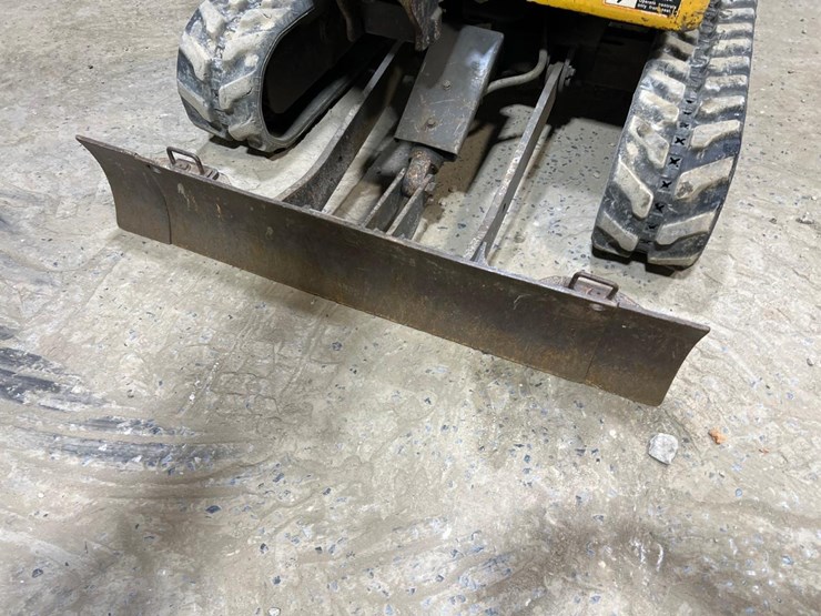 2015-deere-17g-image-12