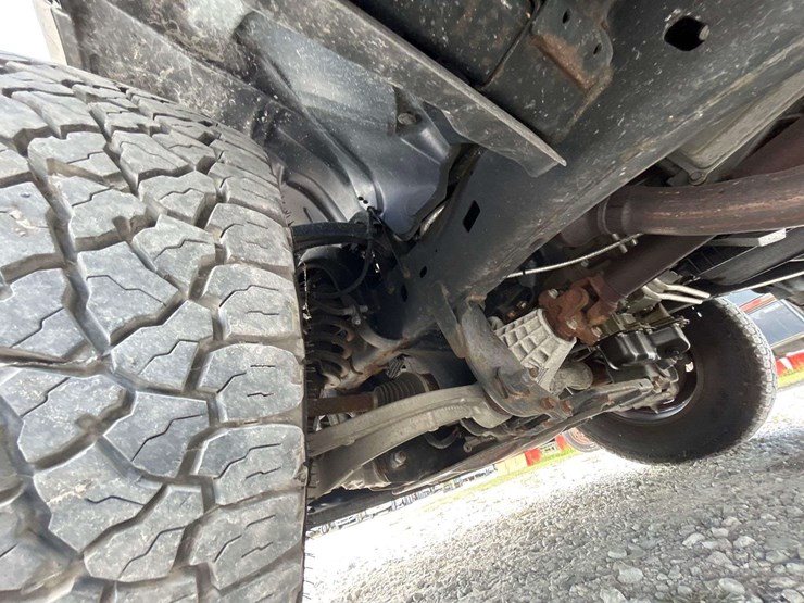 2019-ram-1500-classic-image-18