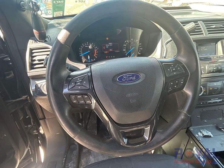 2017-ford-explorer-image-13