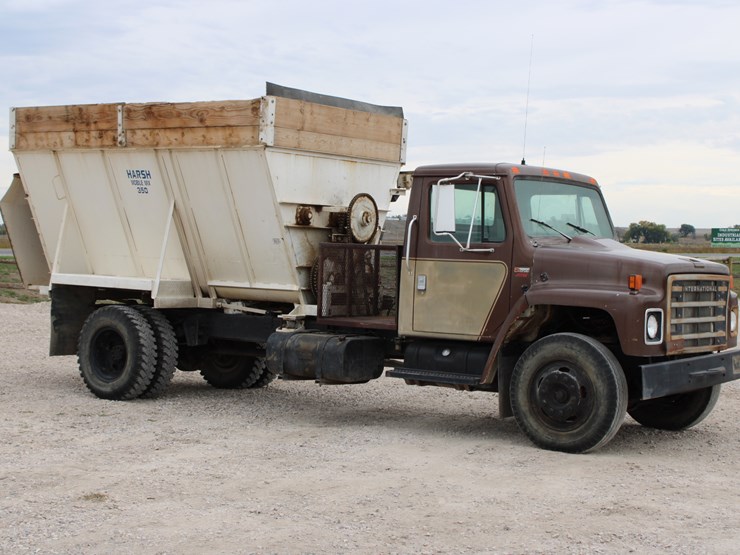 1982-international-s1700-image-4