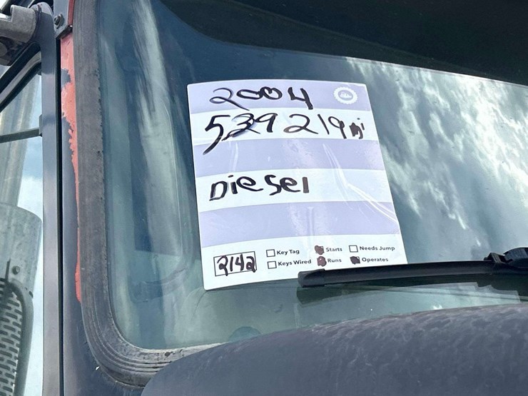 2004-mack-cv713-granite-fuel-and-lube-truck-image-22