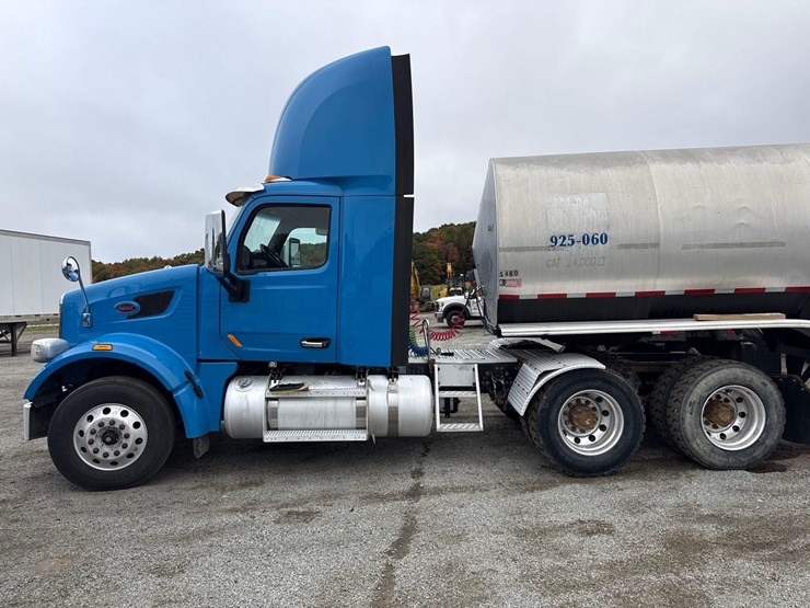 2018-peterbilt-567-image-1