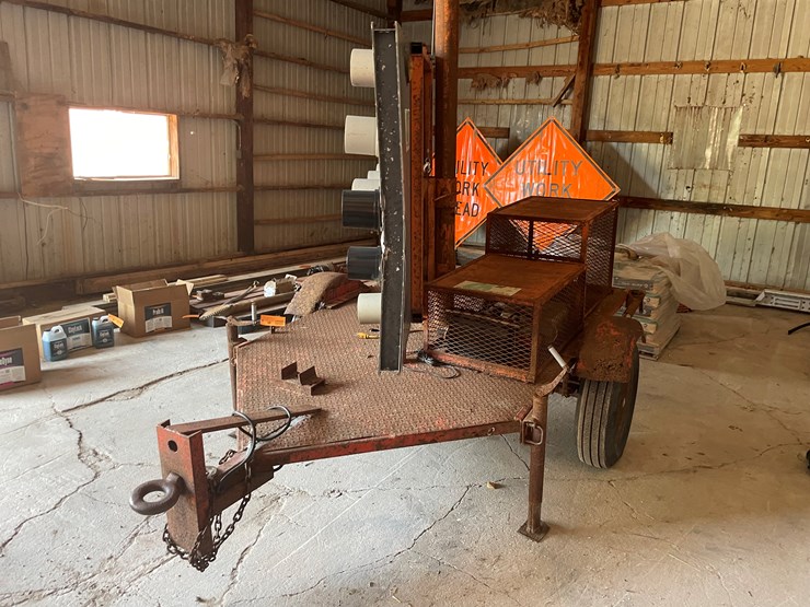 #1048-•-towable-arrow-board-image-6