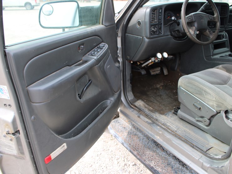 2006-chevrolet-3500-image-23