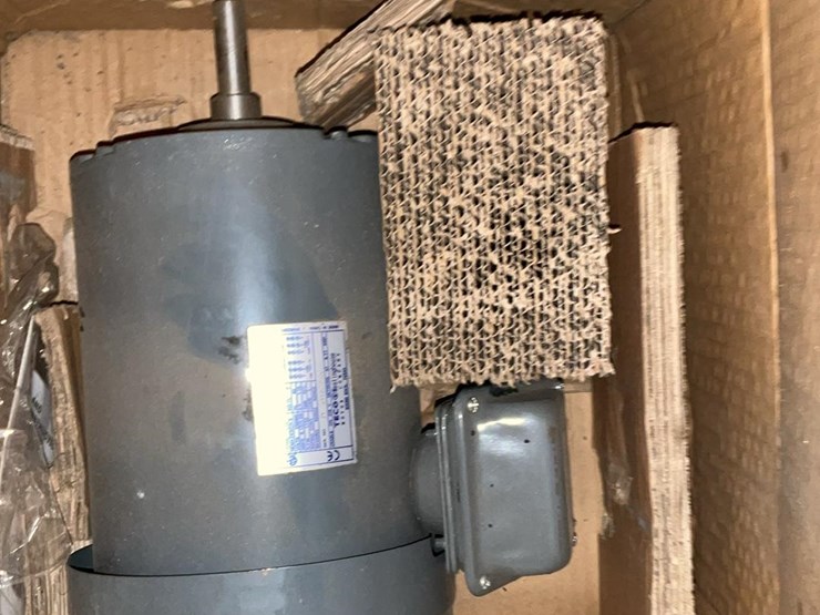 #172-•-new-electric-motors-and-overhead-door-springs-image-6
