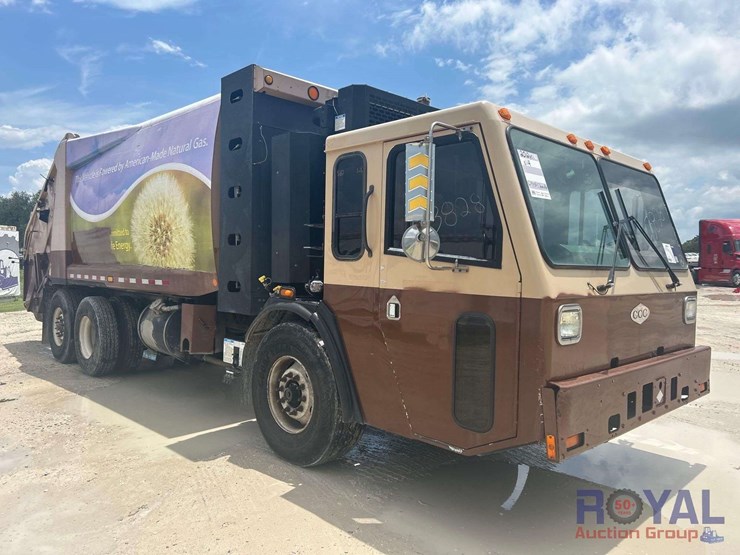 2012-crane-carrier-low-entry-t/a-rear-loader-garbage-truck-image-2